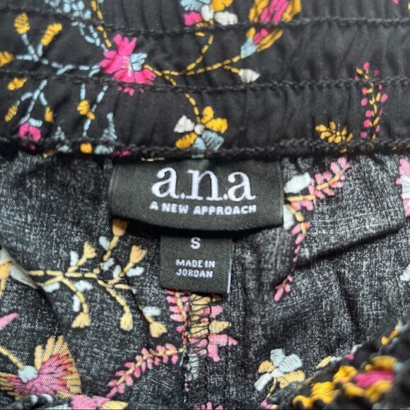 a.n.a. shorts boho small black with pink and yellow floral design elastic waist - Picture 8 of 8